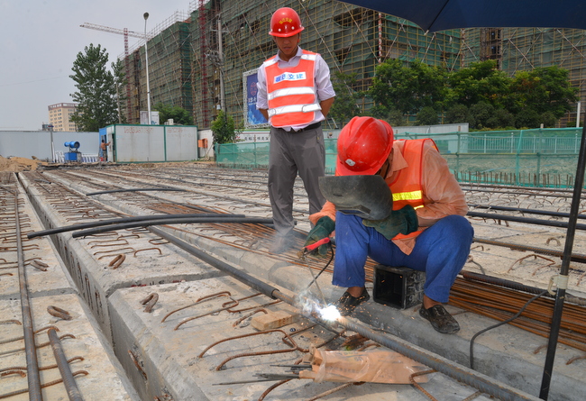 411043f0daa801c480875105d3a476a1 西湖西路建设现场.JPG