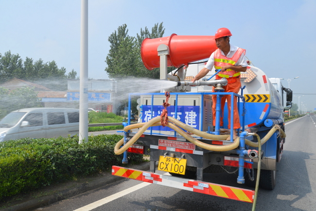 7e77d303e18cf93e4d5907a4d9569fb7 南表环绿化浇水.JPG